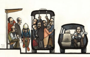 Zeichnung von Verkehrsteilnehmenden: An der Bushaltestelle stehen die Menschen eng zusammen, ein Radfahrer wird zw. Bus und Gehweg eingeklemmt, der Bus ist überfüllt und im Auto links sitzt ein Mann alleine.