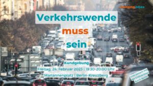 Das Foto einer Berliner Straße mit Kfz auf acht Fahrspuren und vier Parkstreifen und dem Titel „Verkehrswende muss sein” lädt zur Demonstration und anschließender Critical Mass.