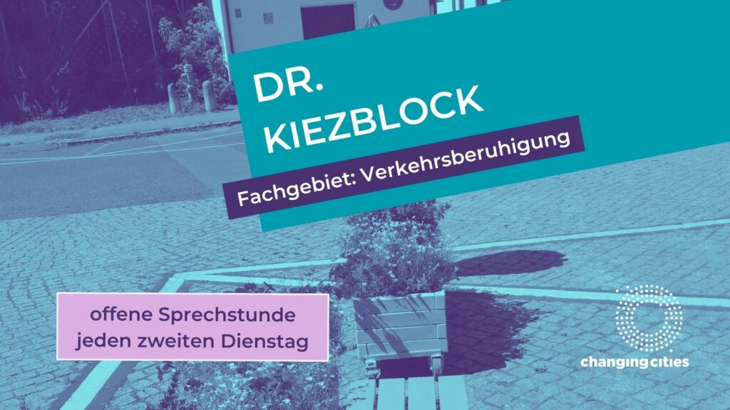"Dr. KIezblock, Fachgebiet Verkehrsberuhigung" steht als Text vor einem Bild einer Straße ohne Autos.