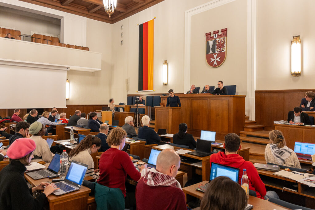 Foto aus dem Neuköllner Bezirksverordnetenversammlung, als der Kranoldkiez beschlossen wurde.