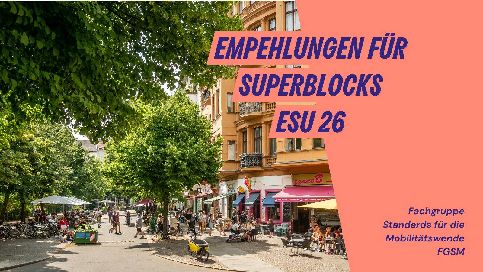Straßenszene mit Cafés und Bäumen, darüber der Titel „Empfehlungen für Superblocks ESU 26“